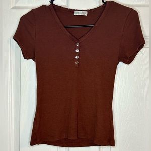 Casual and cute button brown top